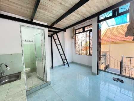 Duplex - Ban Công giá rẻ giáp Q10 - Chỉ 3.8 triệu