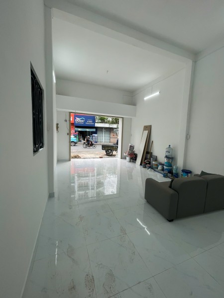 Mặt bằng giá 16 triệu ngay Lạc Long Quân, còn thương lượng. 