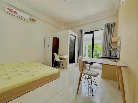 Cho Thuê phòng ban công, rộng 50m2_Bình Thạnh gần Học Viện Cán Bộ, UEF, Ngoại Thương Full nội thất