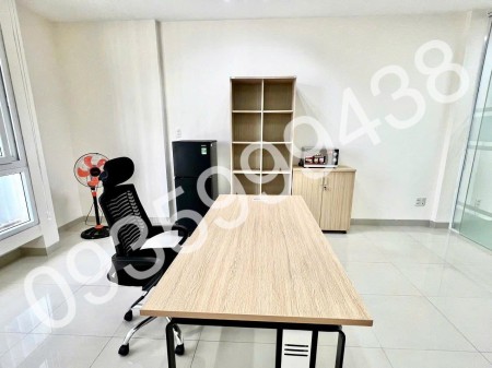 Cho thuê phòng 68 m2 có sẵn bàn ghế cho 10 nhân sự, sẵn phòng họp