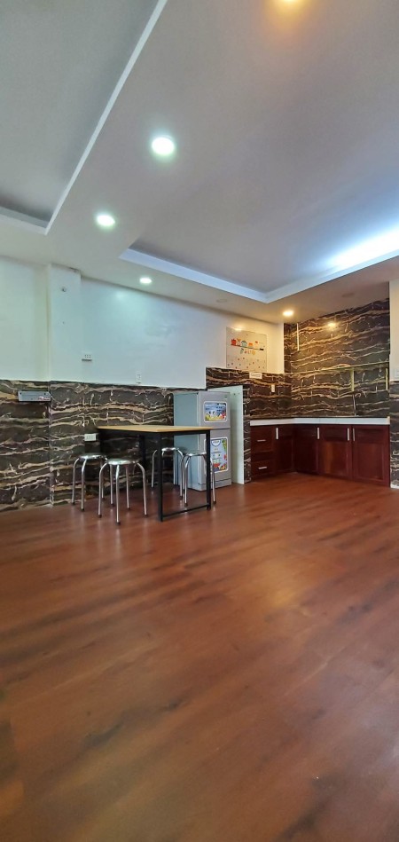 PHÒNG SẠCH, THOÁNG CÓ BẾP LỚN, CỬA SỔ LỚN Ở TẦNG LỬNG - P5, Q8
