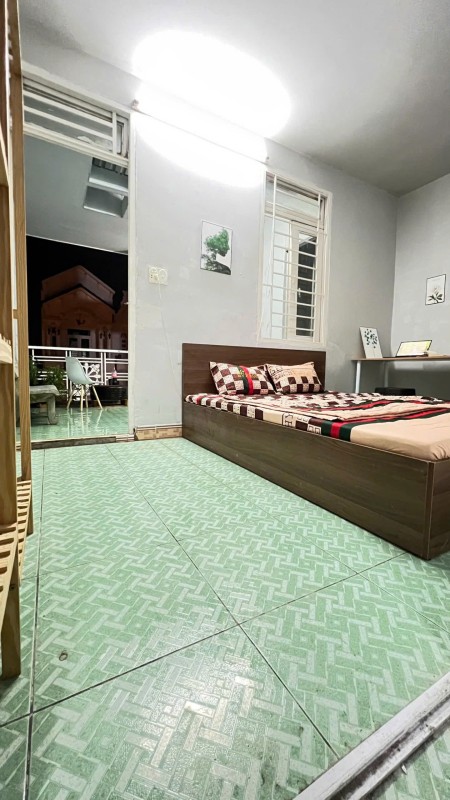 Chính chủ cho thuê phòng ban công lớn đầy đủ nội thất cao cấp