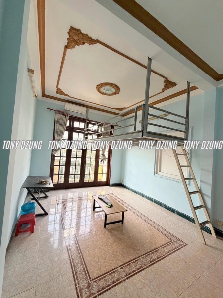 Phòng gác máy lạnh có ban công rộng & thoáng, lầu 2, Công Viên Gia Định 500m (ĐH IUH,VLU, GIA ĐỊNH)