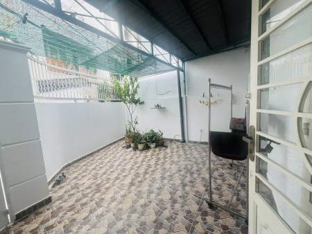 Nhà cấp 4 nguyên căn, đường 42 gần bệnh viện Lê Văn Thịnh, rộng phù hợp với gia đình có nhỏ