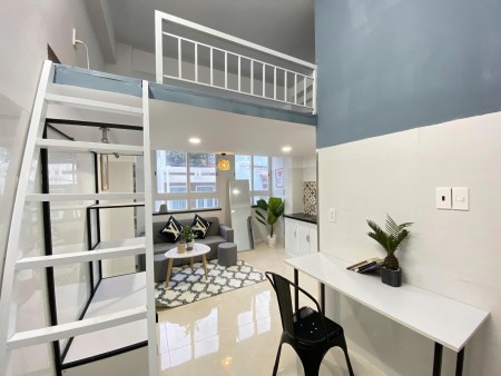 Cho thuê phòng có gác nhiều cửa sổ lớn, nhà Thang Máy, Full nội thấy ở Phó Đức Chính gần UTH HUTECH