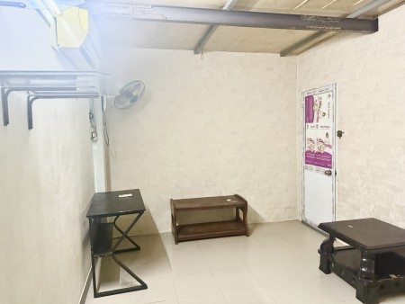 Cho thuê phòng giá rẻ, full nội thất ngay 870 Lạc Long Quân