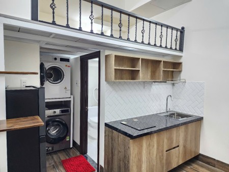 Chi thuê phòng có gác, máy giặt riêng, máy sấy riêng, nhà Thang Máy ở XVNT gần Hàng Xanh, UEF HUTECH