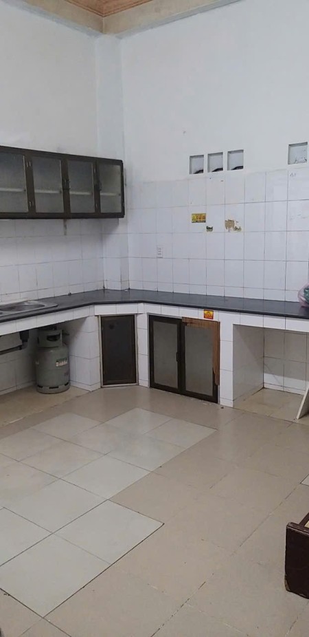 Còn trống 2 phòng, vào ở ngay, khu vực an ninh, hẻm xe hơi