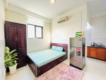 PHÒNG MỚI THOÁNG MÁT NGAY QUỐC LỘ 13 KẾ BÊN BÊN XE MIỀN ĐÔNG CŨ