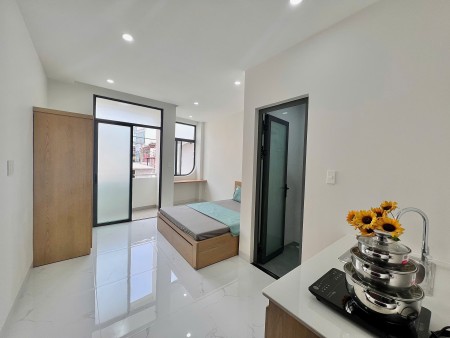 NGAY CHỢ HOÀNG HOA THÁM, BẢY HIỀN - STUDIO BAN CÔNG FULL NỘI THẤT NEW