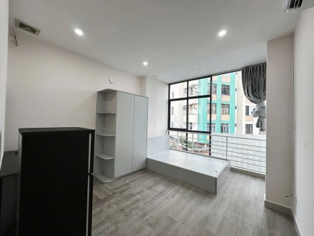 Cho thuê phòng cửa kính lớn, thoáng – Điện Biên Phủ, Bình Thạnh đối diện UEF, HUTECH, HIU, Hàng xanh