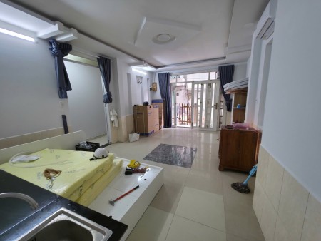 CHO THUÊ 2 PHÒNG LẦU 3, 60m2 (2 P. ngủ + WC+bếp+ban công) và 1 PHÒNG TRỆT MẶT TIỀN TRƯỜNG SA (35m2)