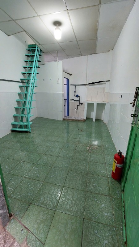 Phòng 32 m2 dạng 1 trệt + 1 lầu có ban công, xe dắt vô phòng
