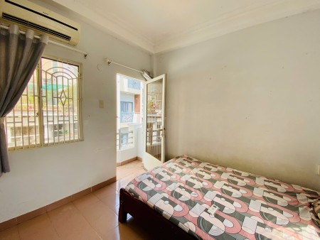 Phòng 20m2, nội thất cơ bản sát Sacombank