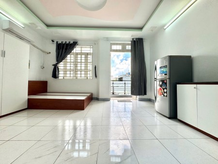 PHÒNG BAN CÔNG, NHIỀU ÁNH SÁNG, GẦN CAO ĐẲNG FPT