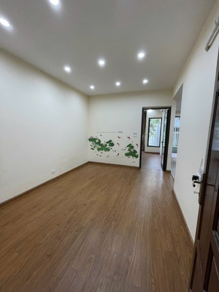Mình có 2 phòng ngủ không dùng đến, cần tìm bạn nữ ở ghép cùng, nhà ở ngõ 96 Võ Chí công Hà Nội