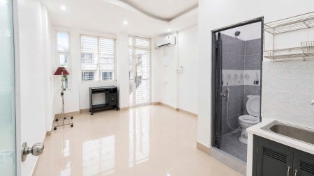 Thuê ngay phòng trọ 28m2 ban công full nội thất ngay Nguyễn Xí gần Văn Lang CS3, UTH giáp Quận 1,3