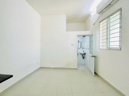 Cho thuê phòng trọ 23m2 có máy lạnh cửa sổ thoáng ở 1 - 2 bạn ngay Thanh Đa gần HUTECH,UTH giáp Q1,3