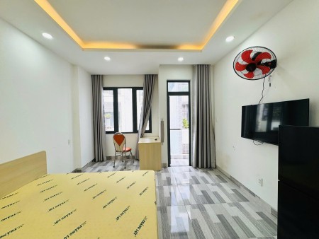 Cho thuê phòng ban công thoáng, TV, giá HSSV – Đi bộ qua VLU, gần IUH | Nơ Trang Long, Bình Thạnh