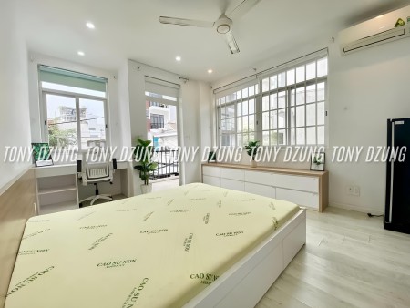 STUDIO BAN CÔNG SIÊU THOÁNG - CỬA SỔ LỚN TÁCH BẾP - FULL NỘI THẤT - SÁT ĐH CÔNG NGHIỆP