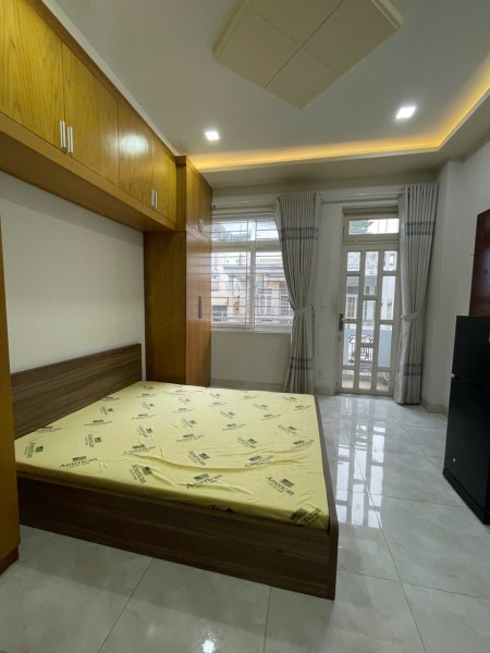 Cho thuê phòng gần HUTECH, UTH, FTU2, HIU, HUTECH có ban công, full nội thất.