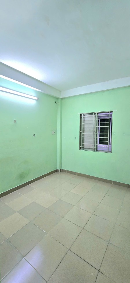 Phòng Trọ 12m2 Đường Thành Thái, Quận 10, Toilet Riêng, An Ninh, Yên Tĩnh