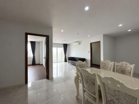 Cho thuê căn hộ chính chủ 2PN + 2WC rộng sẵn nội thất cơ bản, nằm ngay vị trí trung tâm thành phố