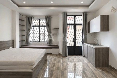 ​Cho thuê căn ban công lớn, Full nội thất (Bình Thạnh) gần VLU, IUH.
