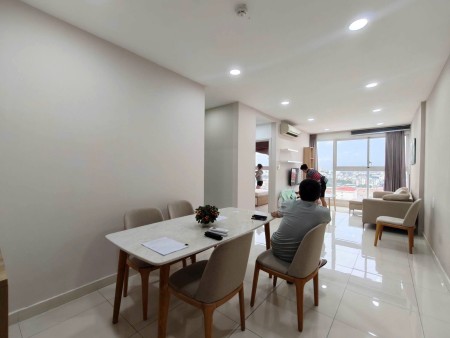 Central Plaza- Full NT, nhà mới, 2PN, Giá 14 triêu/th, 73m2 đang trống sẵn.