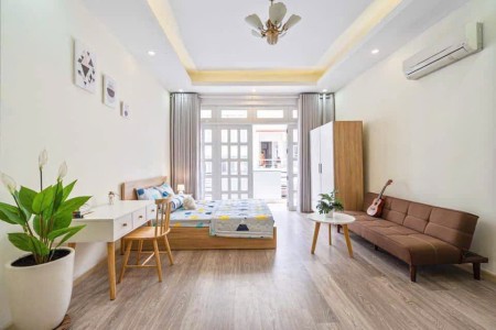 Cho thuê căn hộ có máy giặt riêng, ban công lớn gần ngã tư Phú Nhuận