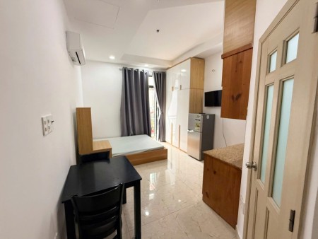 Cho thuê căn hộ ban công lớn, thang máy, full NT – Lê Văn Duyệt, Bình Thạnh sát Chợ Bà Chiểu & Q1