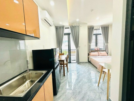 Cho thuê phòng ban công, cửa sổ trời thoáng, máy giặt riêng – Bình Thạnh gần UTH, FTU2, UEF & Q1