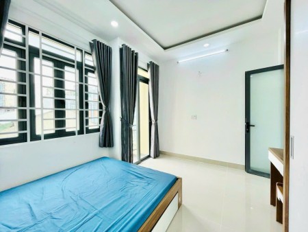 Cho thuê căn hộ ban công gần ngã tư Phú Nhuận, khu Phan Xích Long