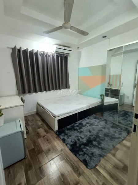 B04 4tr P.cửa sổ Trần Quang Diệu Q3, máy lạnh máy nước nóng, bàn ghế giường tủ gương lớn nội thất đủ
