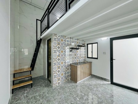 Phòng cửa sổ trời full nội thất