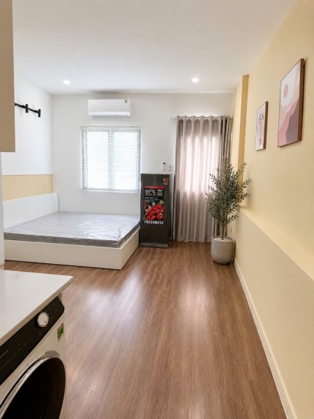 Cho thuê phòng ban công 35m2, máy giặt riêng Bình Thạnh gần ngã tư hàng xanh, tiện Quận 1, Phú Nhuận