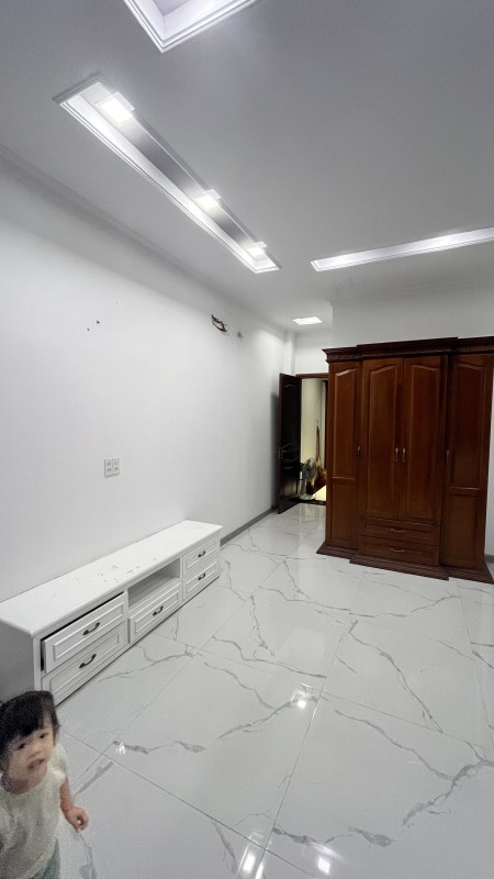 Tìm bạn ở ghép trong nhà nguyên căn - Đang còn 1 phòng trống, có ban công, view đẹp.
