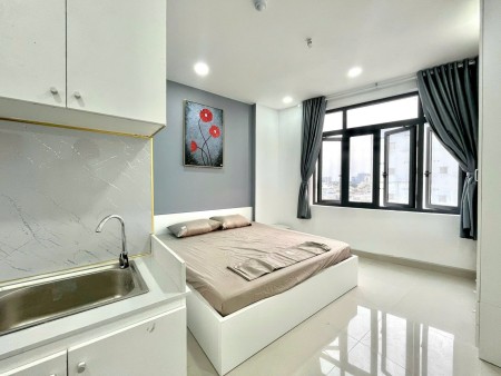 PHÒNG CÓ CỬA SỔ KÍNH LỚN THOÁNG MÁT FULL NỘI THẤT ĐƯỜNG LÊ VĂN SỸ QUẬN PHÚ NHUẬN, SÁT QUẬN 3, QUẬN 1