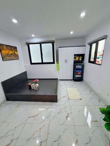 5Tr8 – Phòng CCMN 242 Đường Láng(Ở ngay – Thang máy – View chung cư thoáng đẹp)