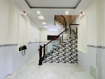 Phòng 2 Tầng mặt đường hẻm rộng 6m