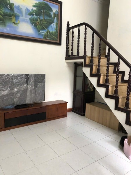 Cho thuê nhà nguyên căn 40m, 3.5 tầng, 4 phòng ngủ.