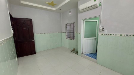 Cho thuê phòng trọ 15m2 ngay mặt tiền đường Âu Dương Lân, P3, Quận 8