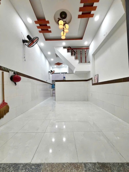 Cần cho thuê căn nhà hẻm Đào Duy Anh, gần Coopmart Nguyễn Kiệm. Giá: 15tr/tháng