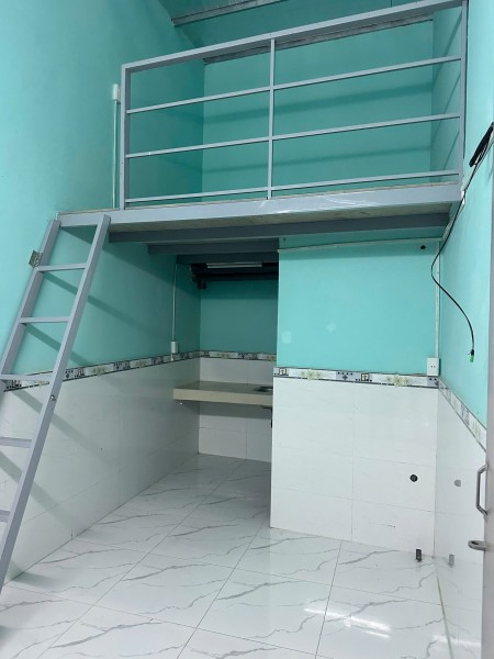 phòng trọ gác cao 2m Ung Văn Khiêm ngay điện máy chợ lớn Tân Cảng nhận xe điện