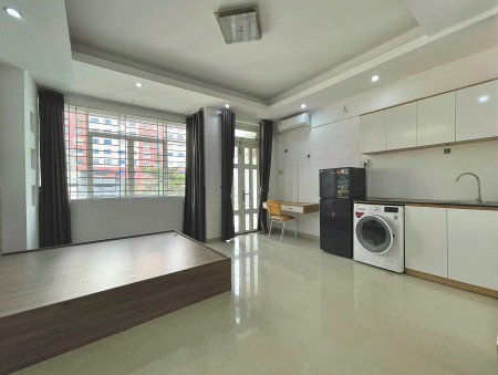 Phòng 45m2 ban công, máy giặt riêng siêu thoáng, mới ngay giáp Q1, Q2 đường Bùi Hữu Nghĩa,Bình Thạnh