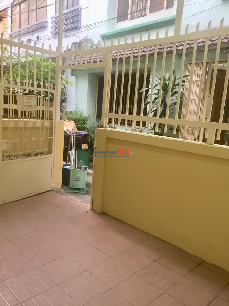 Cho thuê nhà HXH mới Vào KD ngay 230/4 Hai Baa2 Trưng, Q.1 1T 1Lửng 1PK, 2PN, 1 P.Bếp 1WC có Nội Thất 80m2 16,8tr