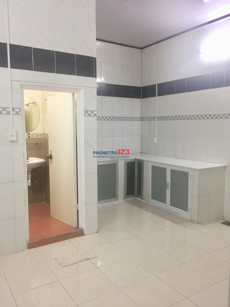 Cho thuê nhà HXH mới Vào KD ngay 230/4 Hai Baa2 Trưng, Q.1 1T 1Lửng 1PK, 2PN, 1 P.Bếp 1WC có Nội Thất 80m2 16,8tr