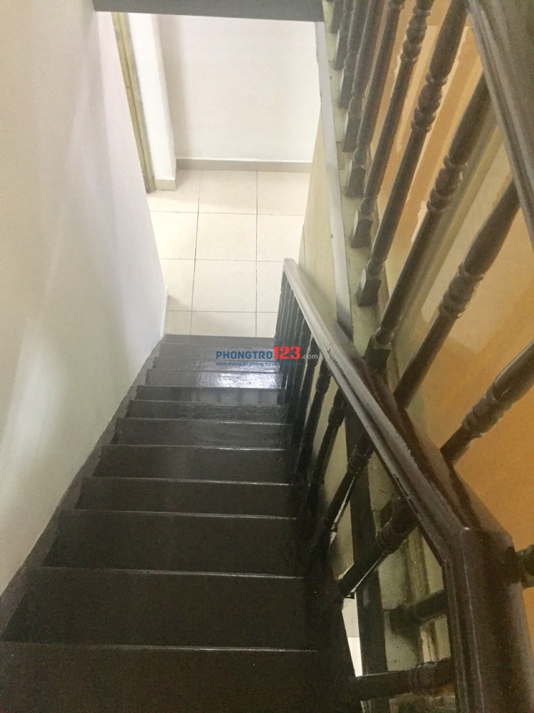 Cho thuê nhà HXH mới Vào KD ngay 230/4 Hai Baa2 Trưng, Q.1 1T 1Lửng 1PK, 2PN, 1 P.Bếp 1WC có Nội Thất 80m2 16,8tr