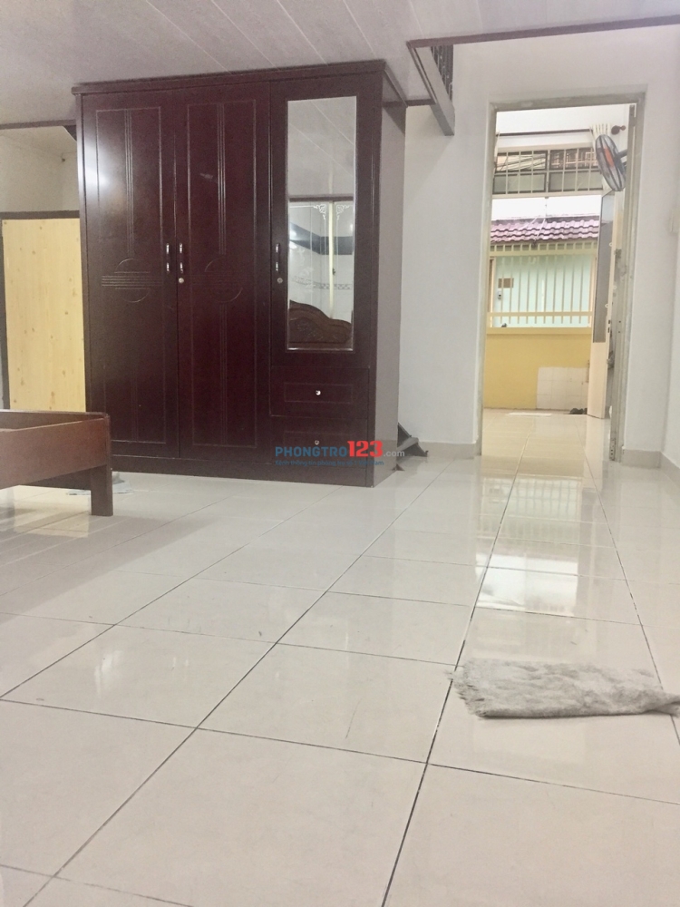 Cho thuê nhà HXH mới Vào KD ngay 230/4 Hai Baa2 Trưng, Q.1 1T 1Lửng 1PK, 2PN, 1 P.Bếp 1WC có Nội Thất 80m2 16,8tr