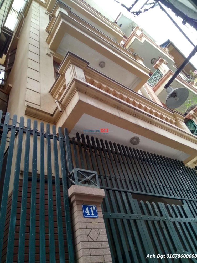 Cho thuê nhà 4 tầng 200m2 đầy đủ tiện nghi, thuận tiện đi lại!
